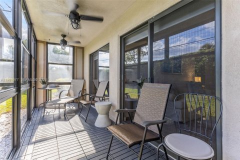 Купить кондоминиум в Тамарак, Флорида 2 спальни, 76.83м2, № 2046594 - фото 16