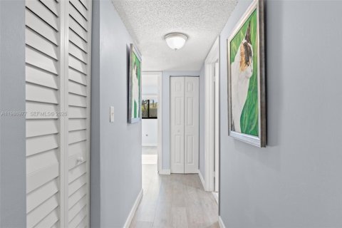 Купить кондоминиум в Тамарак, Флорида 2 спальни, 76.83м2, № 2046594 - фото 7