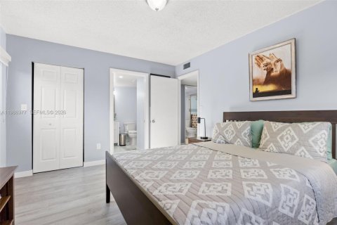 Купить кондоминиум в Тамарак, Флорида 2 спальни, 76.83м2, № 2046594 - фото 9