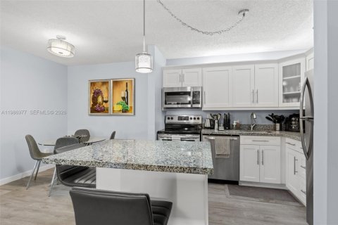 Купить кондоминиум в Тамарак, Флорида 2 спальни, 76.83м2, № 2046594 - фото 6