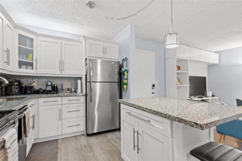 Купить кондоминиум в Тамарак, Флорида 2 спальни, 76.83м2, № 2046594 - фото 3