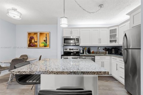 Купить кондоминиум в Тамарак, Флорида 2 спальни, 76.83м2, № 2046594 - фото 5