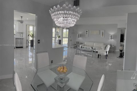 Condo in Lake Worth, Florida, 2 bedrooms  № 1864257 - photo 11