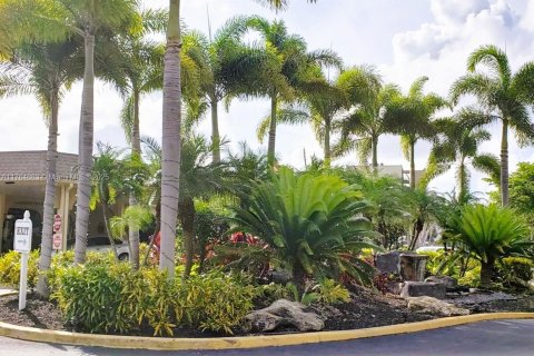 Condo in Lake Worth, Florida, 2 bedrooms  № 1864257 - photo 25