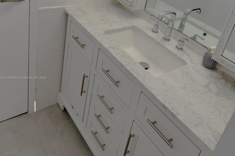 Condo in Lake Worth, Florida, 2 bedrooms  № 1864257 - photo 19
