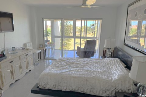 Condo in Lake Worth, Florida, 2 bedrooms  № 1864257 - photo 17