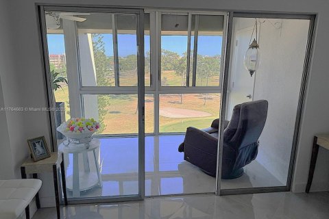 Condo in Lake Worth, Florida, 2 bedrooms  № 1864257 - photo 18