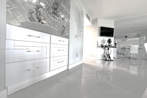 Condo in Lake Worth, Florida, 2 bedrooms  № 1864257 - photo 13