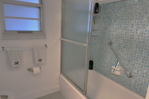 Condo in Lake Worth, Florida, 2 bedrooms  № 1864257 - photo 20