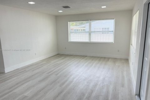 Casa en venta en Miami, Florida, 3 dormitorios, 121.05 m2 № 1967890 - foto 4