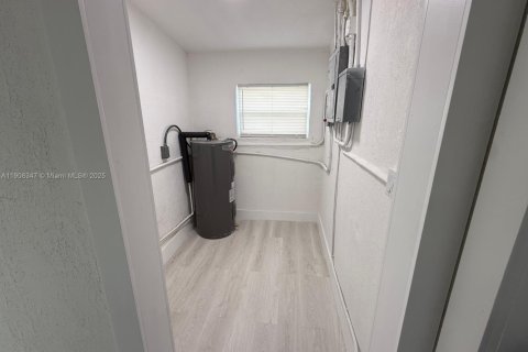 Casa en venta en Miami, Florida, 3 dormitorios, 121.05 m2 № 1967890 - foto 14