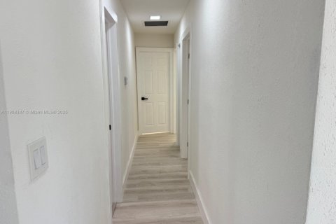 Casa en venta en Miami, Florida, 3 dormitorios, 121.05 m2 № 1967890 - foto 7