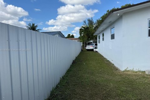 Casa en venta en Miami, Florida, 3 dormitorios, 121.05 m2 № 1967890 - foto 18