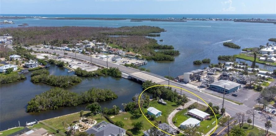 Villa ou maison à Englewood, Floride 5 chambres, 243.03 m2 № 2127307