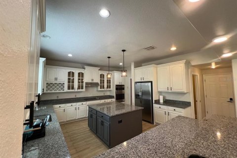 Casa en alquiler en Orlando, Florida, 4 dormitorios, 320.23 m2 № 1758372 - foto 4