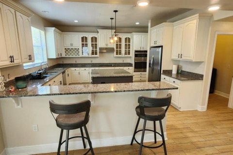 House in Orlando, Florida 4 bedrooms, 320.23 sq.m. № 1758372 - photo 2