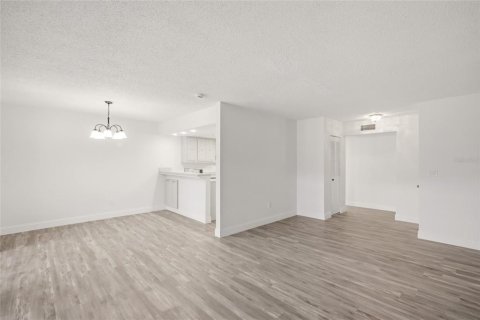 Condo in Punta Gorda, Florida, 3 bedrooms  № 2201273 - photo 6