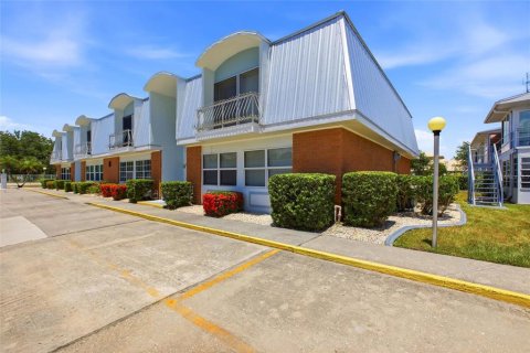 Condo in Punta Gorda, Florida, 3 bedrooms  № 2201273 - photo 2