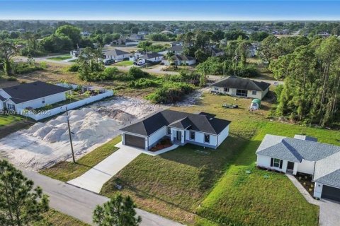 House in Lehigh Acres, Florida 3 bedrooms № 1705719 - photo 28