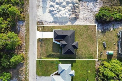 House in Lehigh Acres, Florida 3 bedrooms № 1705719 - photo 25