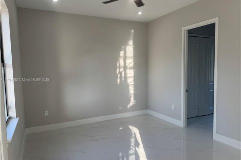House in Lehigh Acres, Florida 3 bedrooms № 1705719 - photo 12