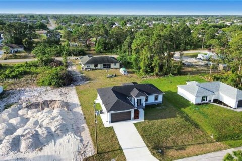 House in Lehigh Acres, Florida 3 bedrooms № 1705719 - photo 26