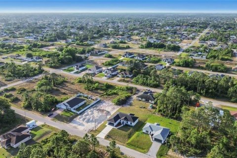 House in Lehigh Acres, Florida 3 bedrooms № 1705719 - photo 27