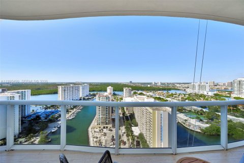 Copropriété à louer à Sunny Isles Beach, Floride: 2 chambres, 133.31 m2 № 2153926 - photo 10