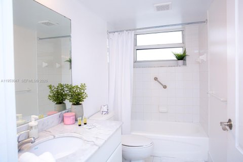 Купить кондоминиум в Майами, Флорида 3 спальни, 102.66м2, № 2054828 - фото 16