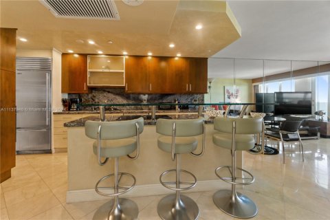 Condo in Miami Beach, Florida, 1 bedroom  № 1939528 - photo 8