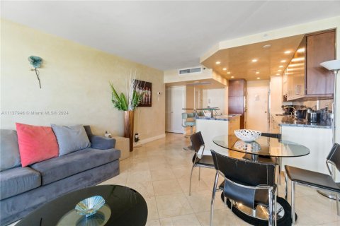 Condo in Miami Beach, Florida, 1 bedroom  № 1939528 - photo 2