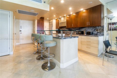 Condo in Miami Beach, Florida, 1 bedroom  № 1939528 - photo 5
