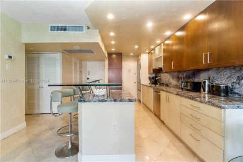 Condo in Miami Beach, Florida, 1 bedroom  № 1939528 - photo 7