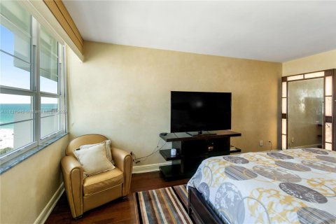 Condo in Miami Beach, Florida, 1 bedroom  № 1939528 - photo 15