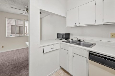 Condo in Gainesville, Florida, 1 bedroom № 2108335 - photo 10