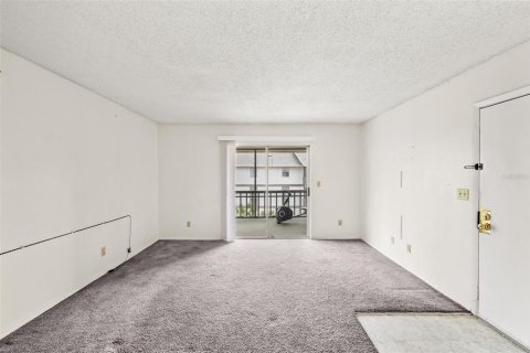 Condo in Gainesville, Florida, 1 bedroom № 2108335 - photo 6