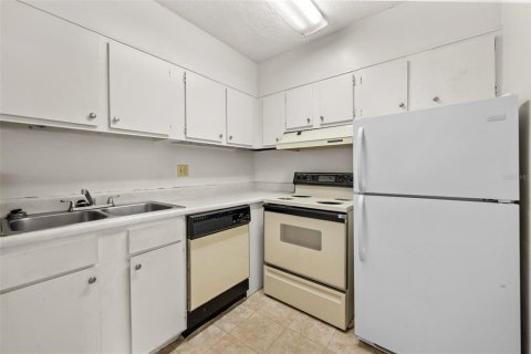 Condo in Gainesville, Florida, 1 bedroom № 2108335 - photo 11