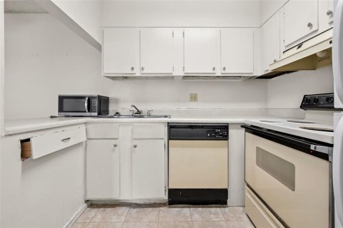 Condo in Gainesville, Florida, 1 bedroom № 2108335 - photo 9