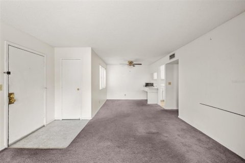 Condo in Gainesville, Florida, 1 bedroom № 2108335 - photo 4