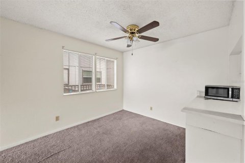 Condo in Gainesville, Florida, 1 bedroom № 2108335 - photo 8
