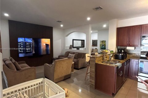 Touwnhouse à vendre à Homestead, Floride: 3 chambres, 171.87 m2 № 1960796 - photo 2