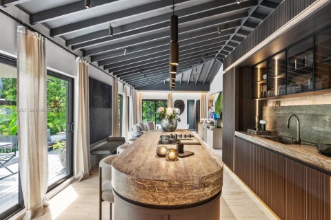 Casa en venta en Miami, Florida, 2 dormitorios, 101.64 m2 № 1982810 - foto 1