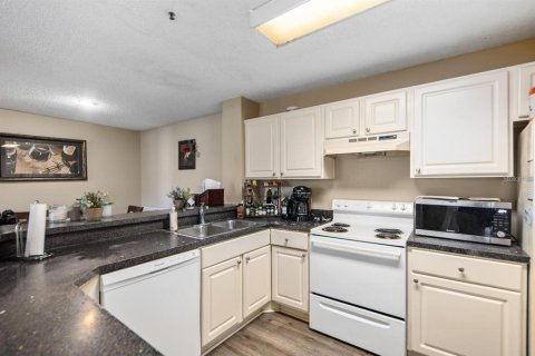 Condo in Sarasota, Florida, 3 bedrooms  № 2209152 - photo 11