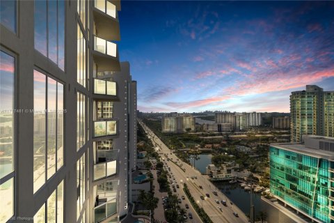 Condo in Sunny Isles Beach, Florida, 2 bedrooms  № 1864912 - photo 21