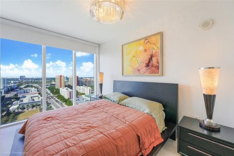 Condo in Sunny Isles Beach, Florida, 2 bedrooms  № 1864912 - photo 13