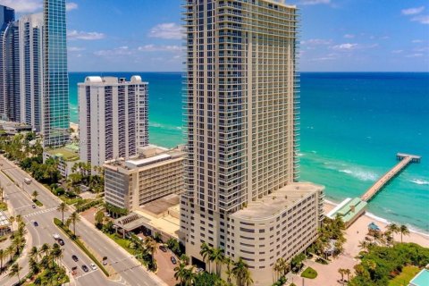 Condo in Sunny Isles Beach, Florida, 2 bedrooms  № 1864912 - photo 1