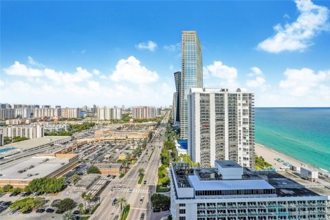 Condo in Sunny Isles Beach, Florida, 2 bedrooms  № 1864912 - photo 18