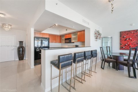 Condo in Sunny Isles Beach, Florida, 2 bedrooms  № 1864912 - photo 6