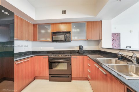 Condo in Sunny Isles Beach, Florida, 2 bedrooms  № 1864912 - photo 7