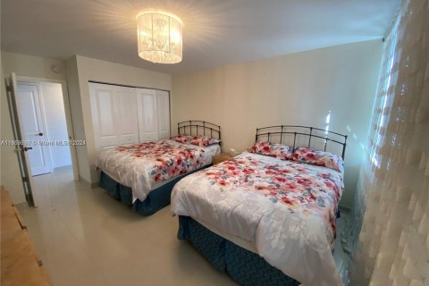 Copropriété à vendre à Hallandale Beach, Floride: 2 chambres, 121.89 m2 № 1860640 - photo 11